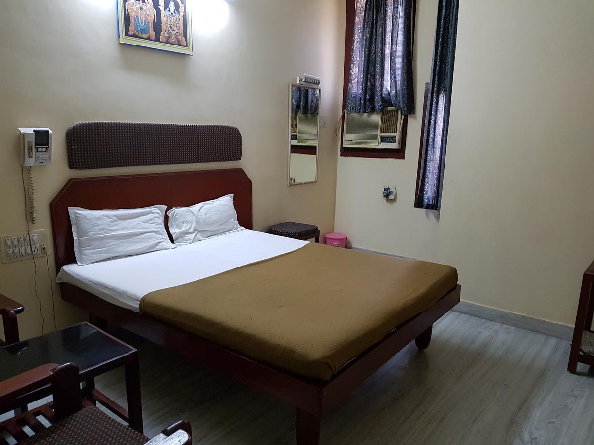 Sri Sai Residency Tirupati Exterior foto