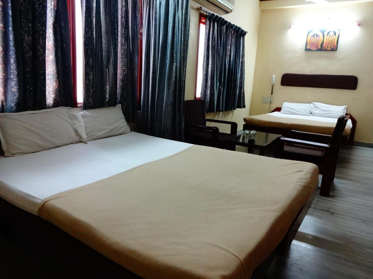 Sri Sai Residency Tirupati Exterior foto