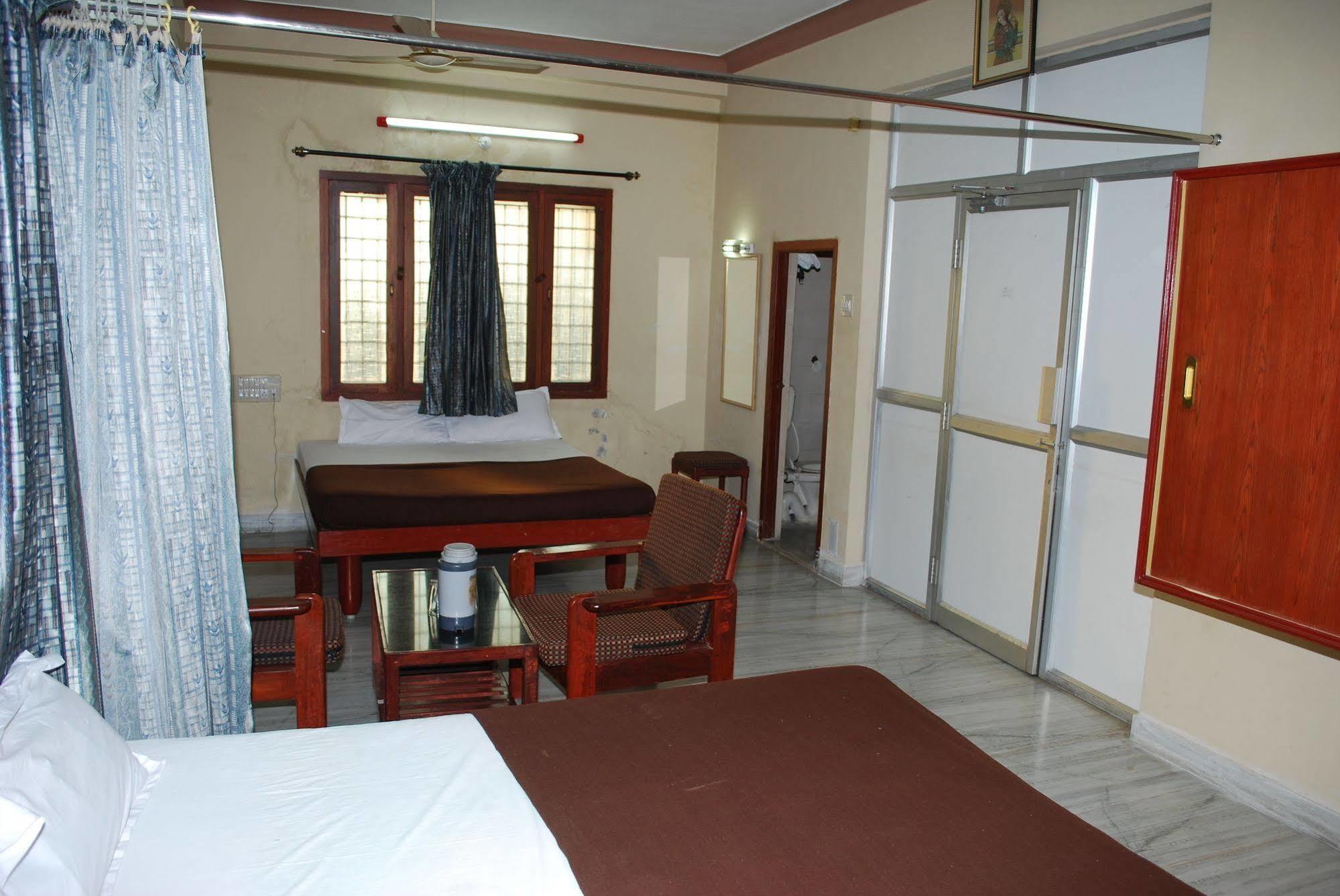 Sri Sai Residency Tirupati Exterior foto