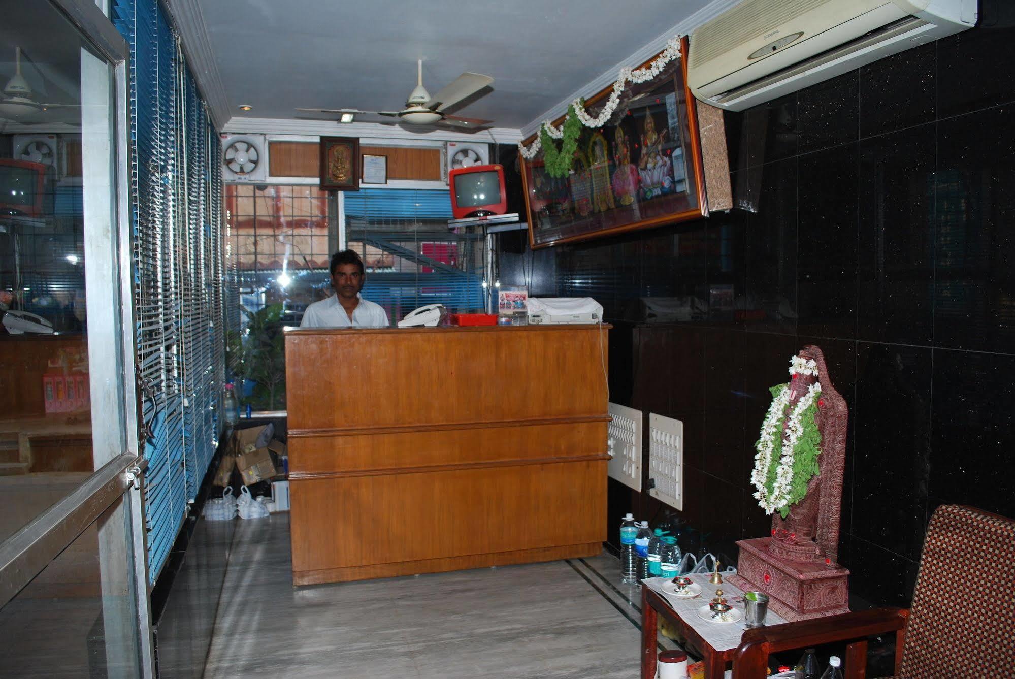 Sri Sai Residency Tirupati Exterior foto